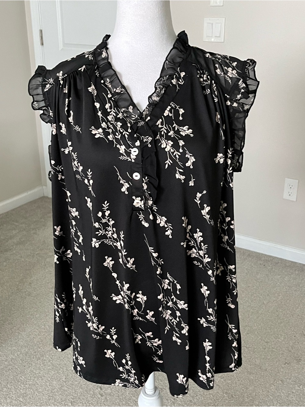 Like New Joie De Vivre Women's Black Floral Ruffle V-Neck Blouse Size 2X